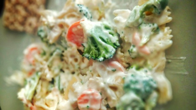 Ensalada de Brocoli, pasta y Yogurt